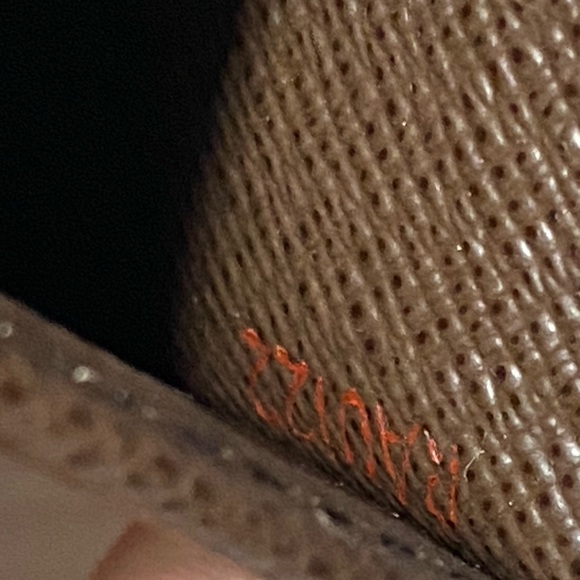 💕💕💕SOLD💕💕💕

🤩🤩🤩LV MENS BIFOLD WALLET DE🤩🤩🤩 - Picture 15 of 15